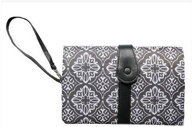 MimiiMe- Mobile und kompakte Wickelunterlage, die zur stylischen Clutch wird